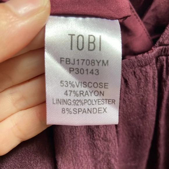 Tobi burgundy wine adjustable strap romper Sz S - Picture 7 of 11